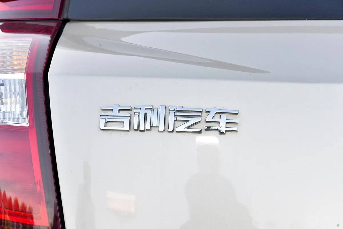 吉利GX7运动版 2.0L 自动 尊贵型外观