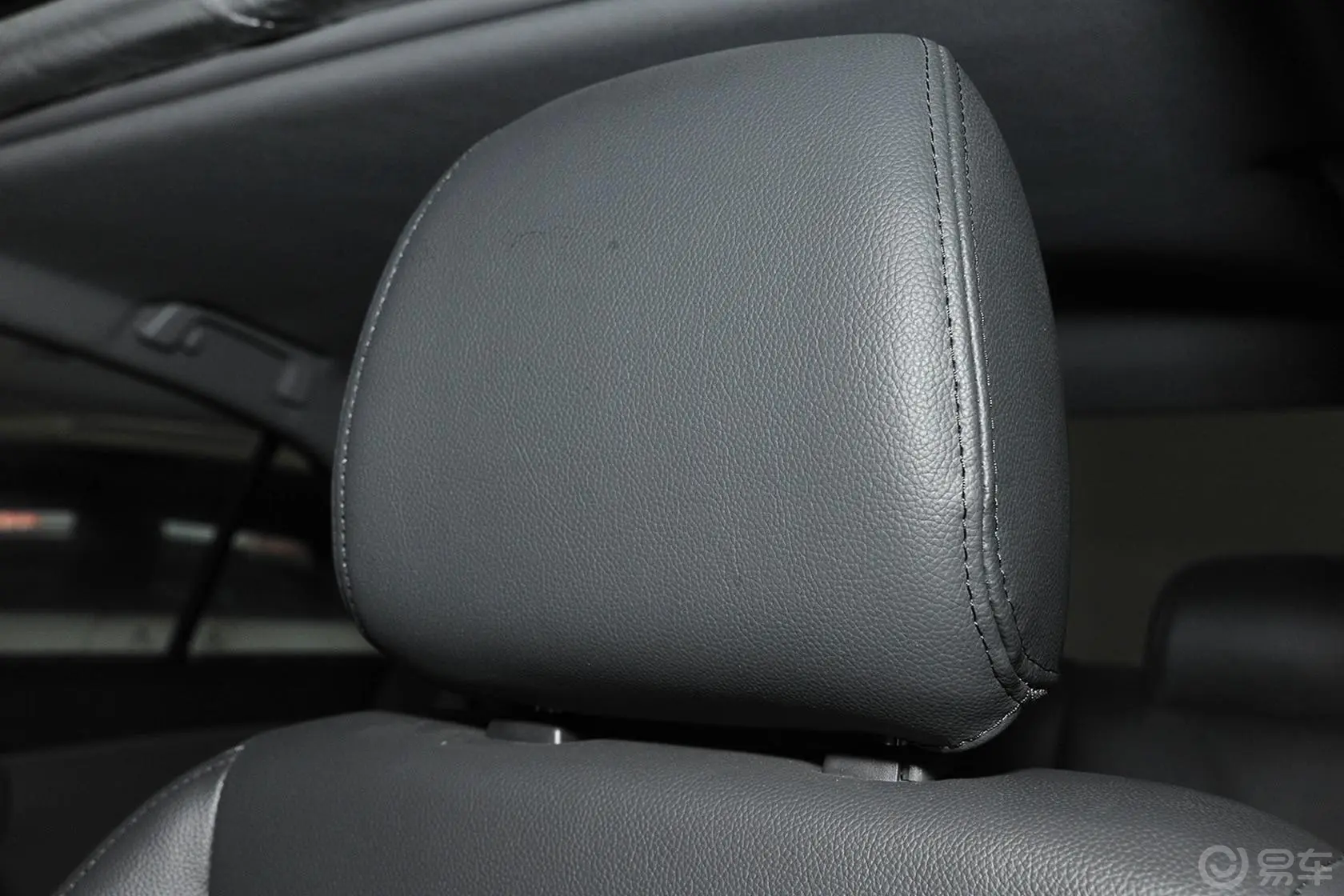 众泰Z300新视界版 1.5L 手动 尊贵型驾驶员头枕