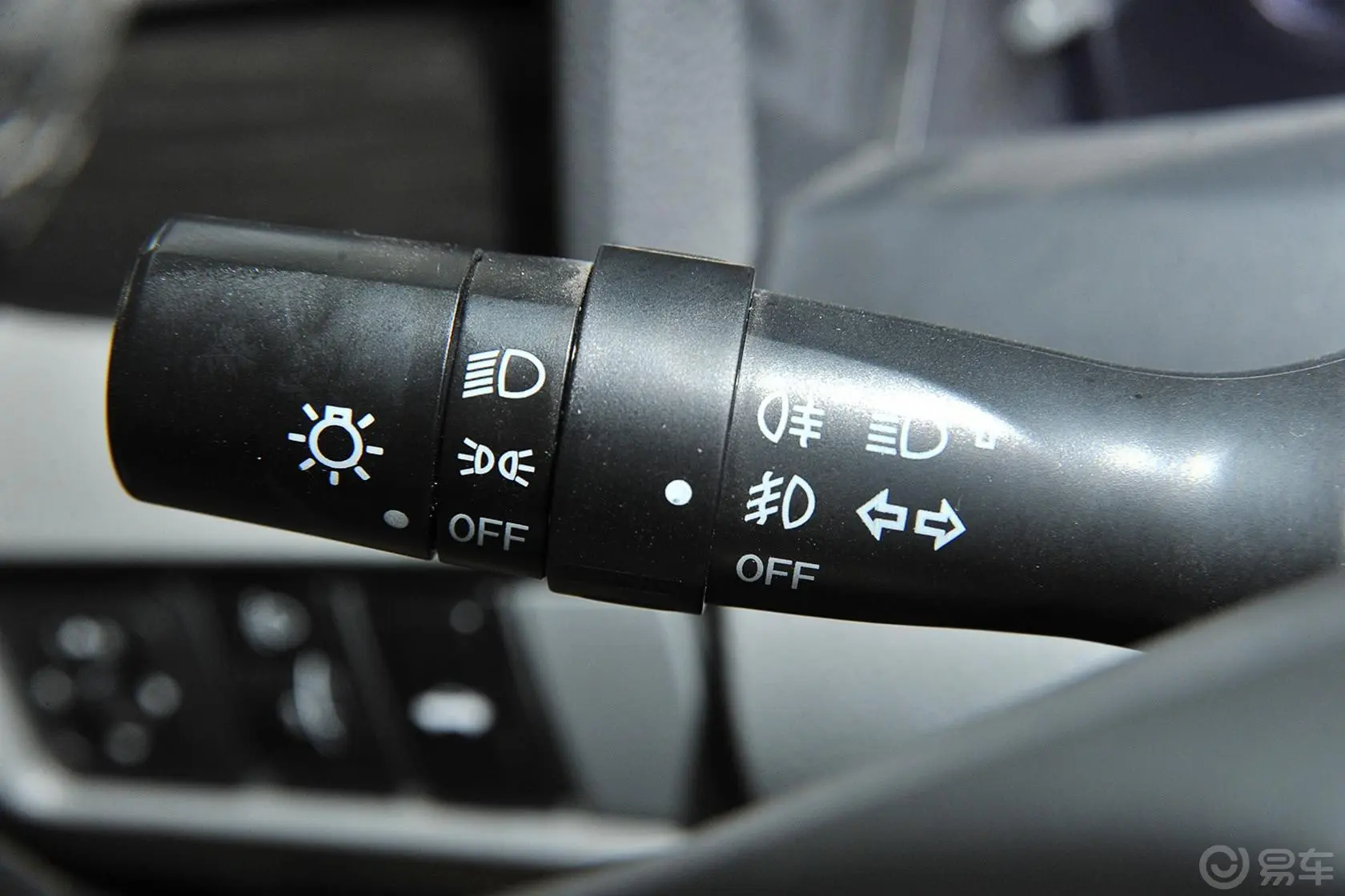众泰Z300新视界版 1.5L 手动 尊贵型大灯开关