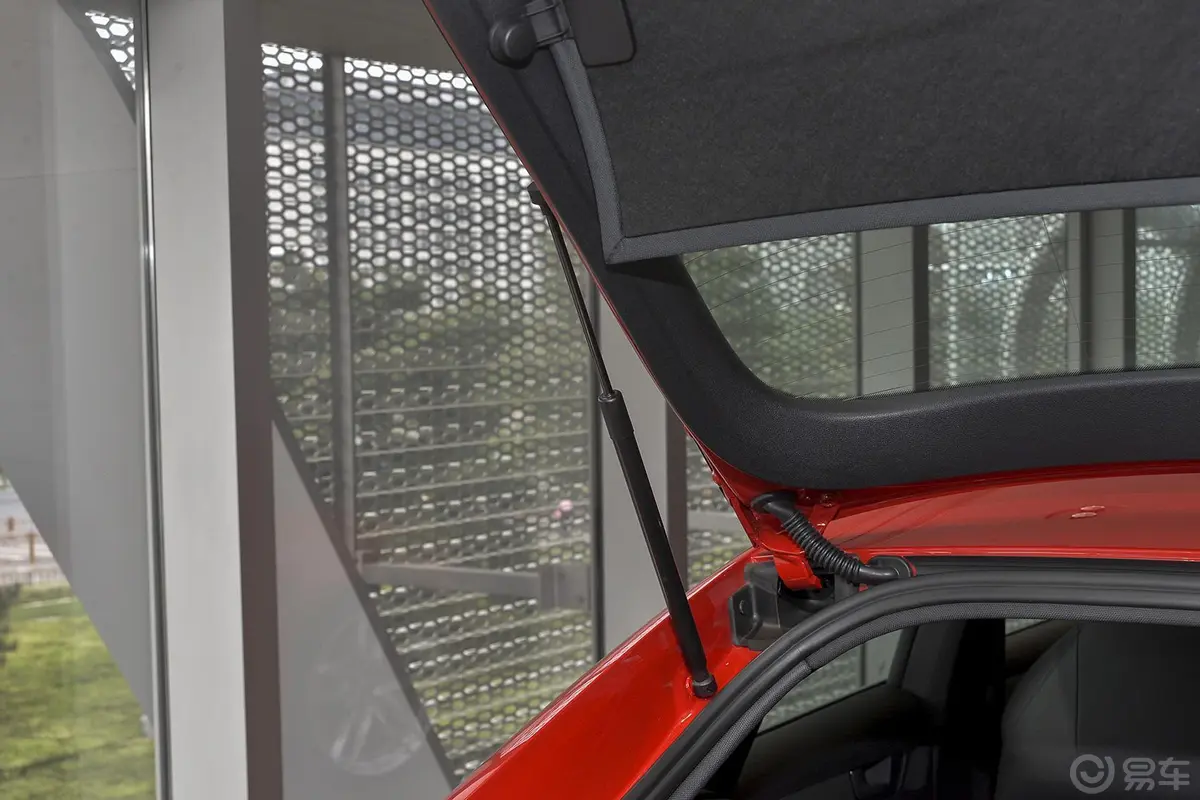 奥迪S5Sportback 3.0T行李厢支撑杆