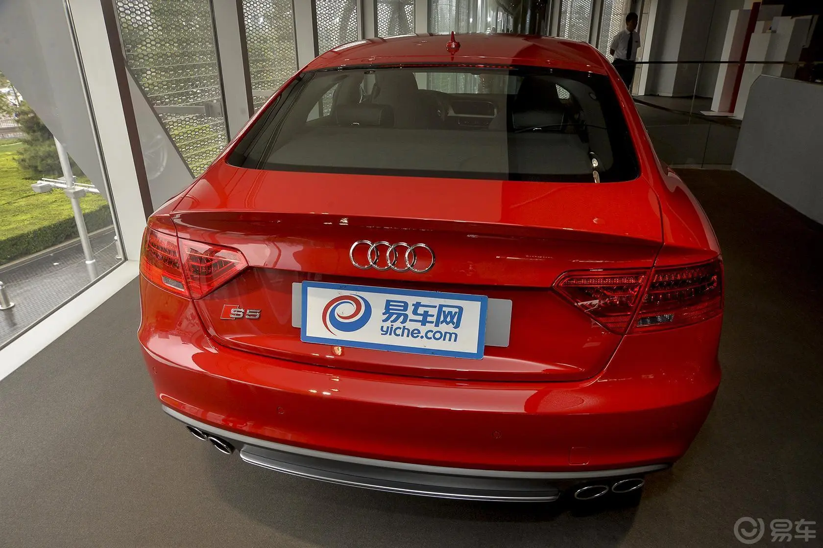 奥迪S5Sportback 3.0T正后水平