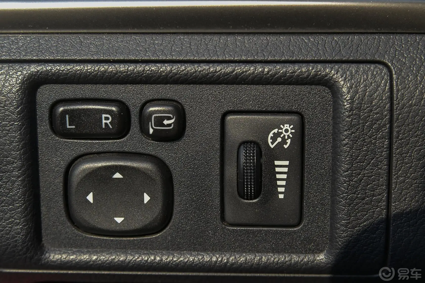 雷克萨斯CT200h 1.8L 自动 F SPORT版（双色）外后视镜控制键