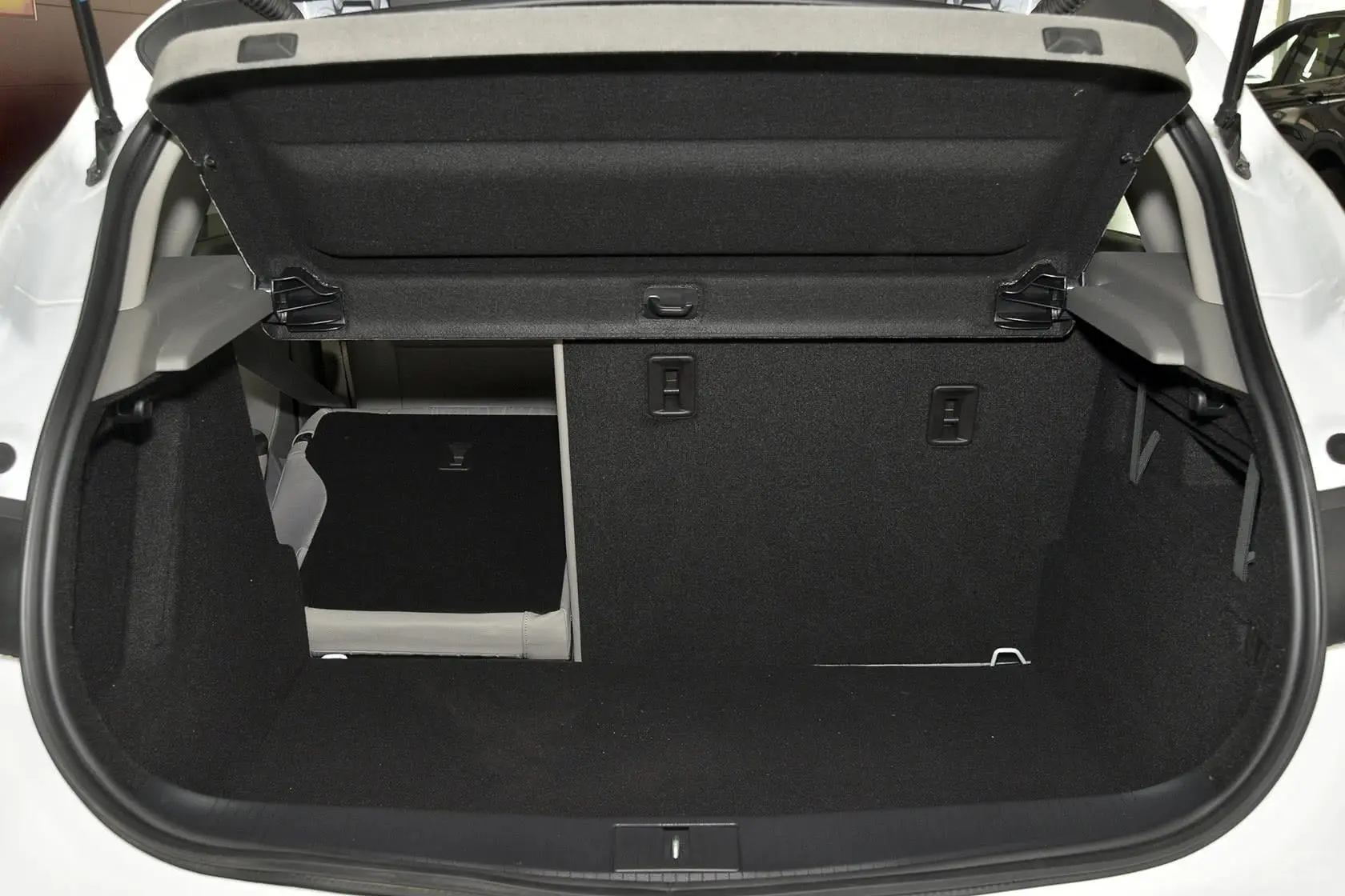 英朗XT 1.6L 自动 舒适版行李箱空间（后排左放倒）