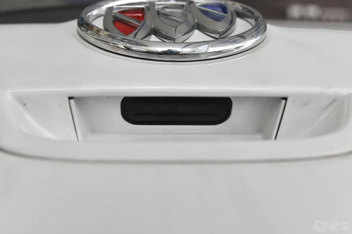 英朗XT 1.6L 自动 舒适版行李箱门外的开启键