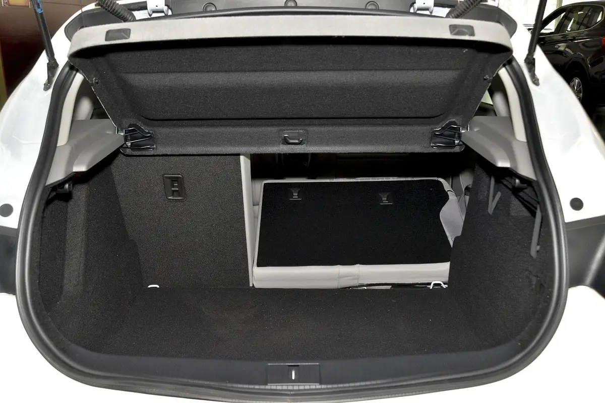 英朗XT 1.6L 自动 舒适版行李箱空间（后排右放倒）