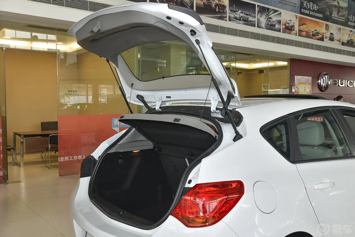 英朗XT 1.6L 自动 舒适版行李厢开口范围