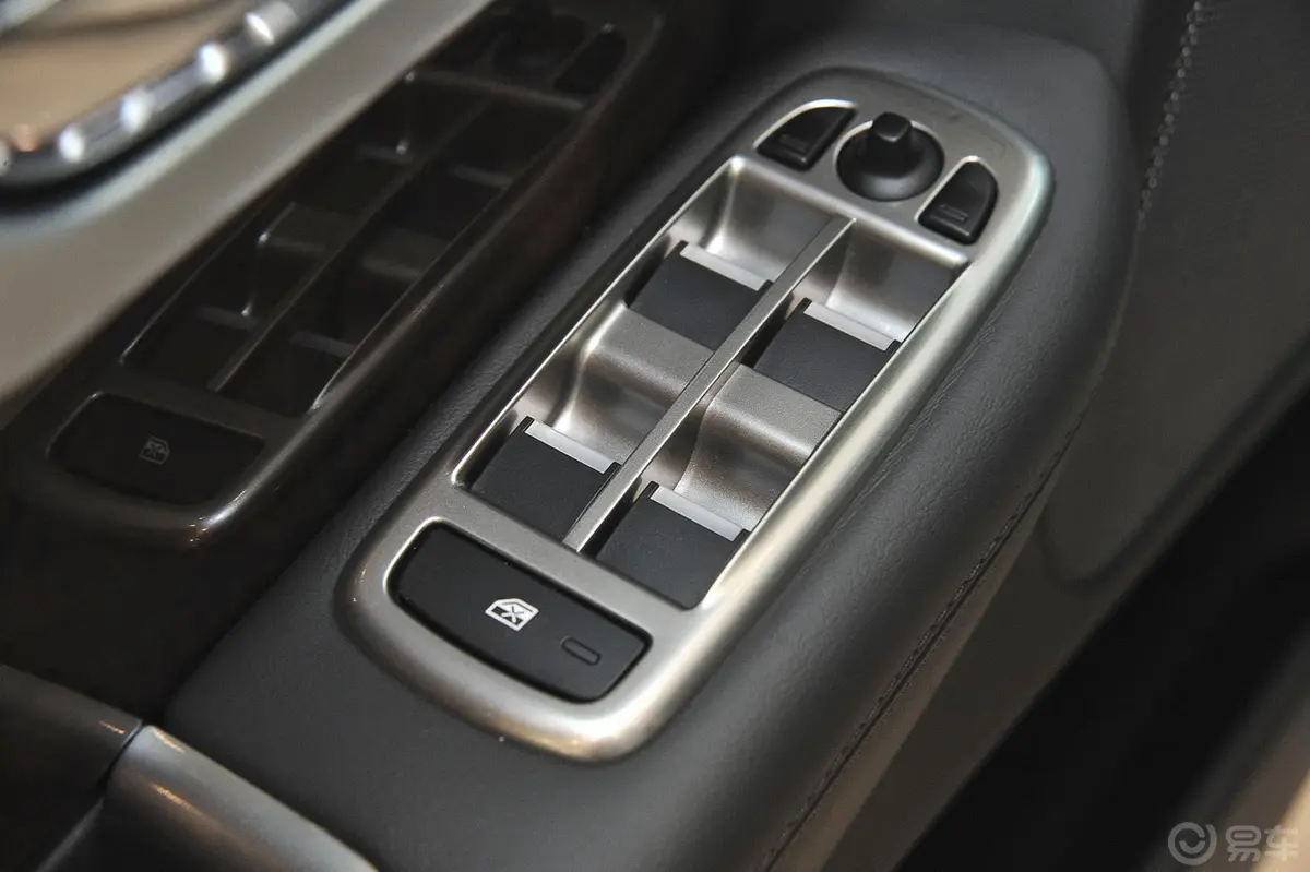 捷豹XF2.0T 豪华版 80周年典藏版车窗升降键