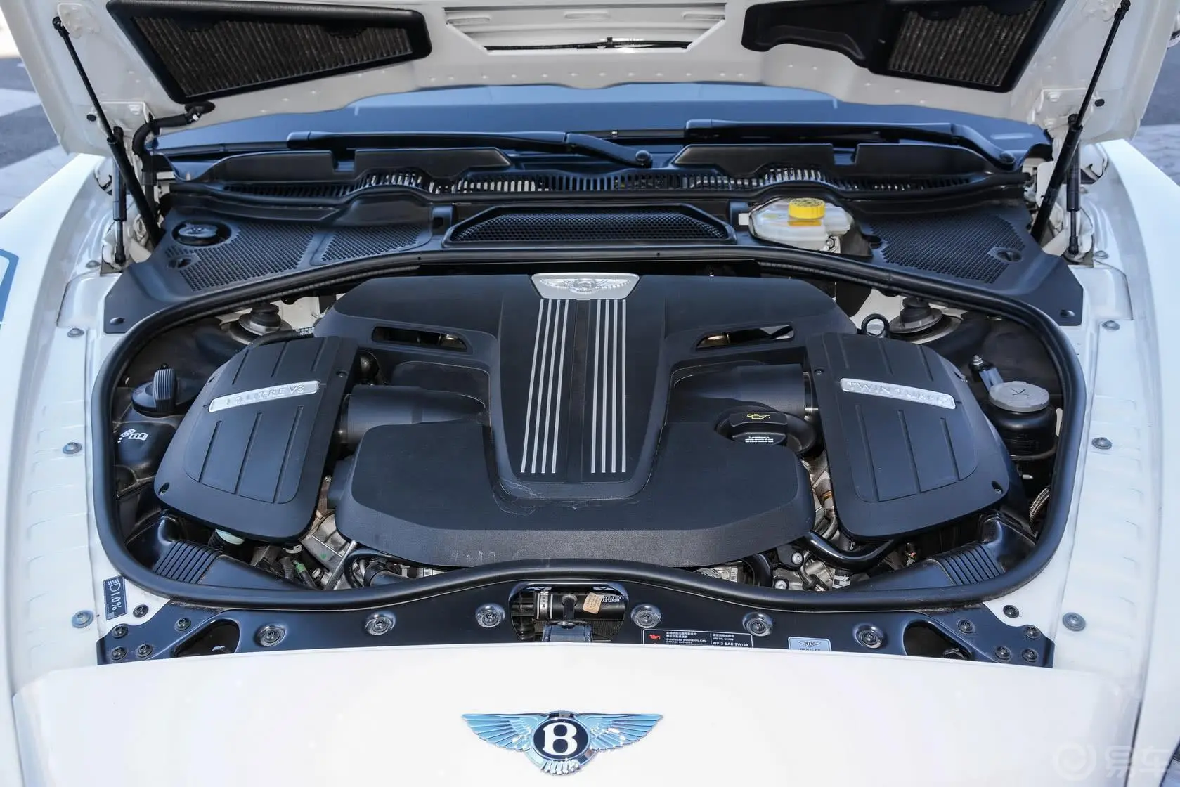 欧陆GT3-R 4.0L V8发动机
