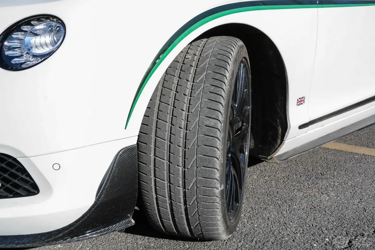 欧陆GT3-R 4.0L V8轮胎花纹