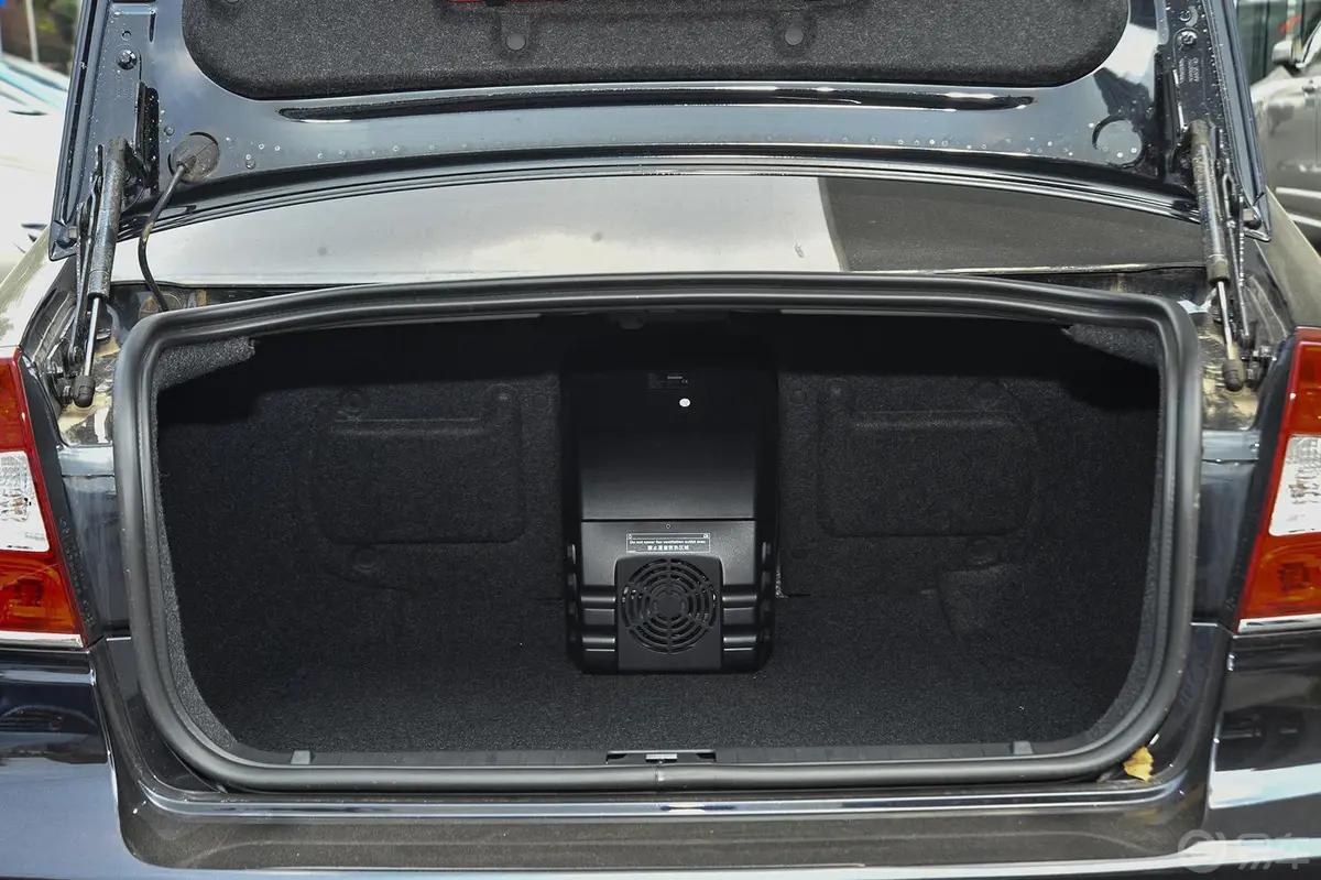 沃尔沃S80L2.0 T5 智尊·行政版行李箱空间