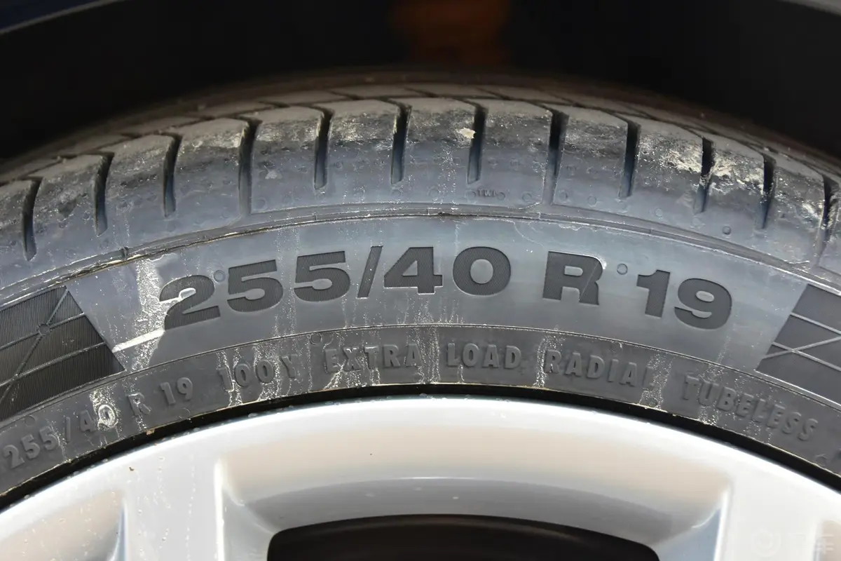 奥迪S64.0TFSI轮胎规格