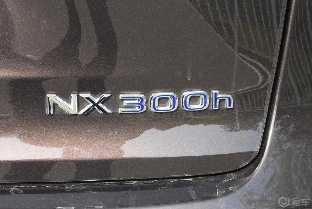雷克萨斯NX300h 锋芒版尾标