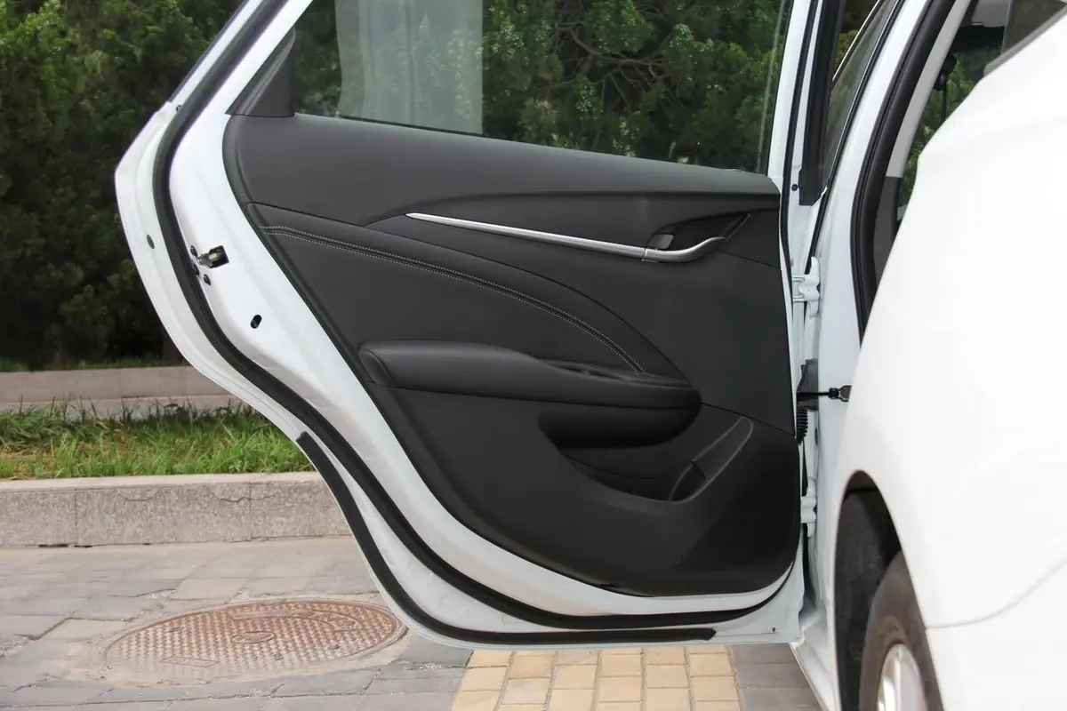 英朗18T 双离合 豪华型内饰