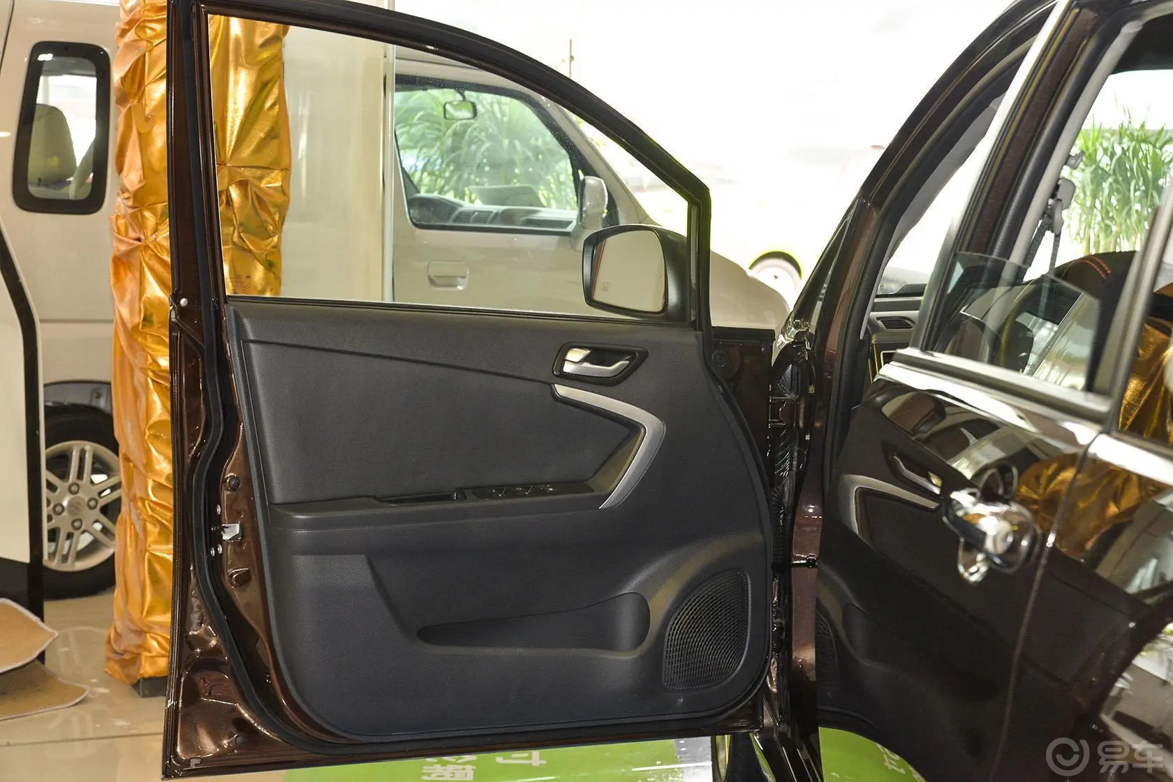 利亚纳A6两厢 1.4L 手动 畅想型驾驶员侧车门内门板