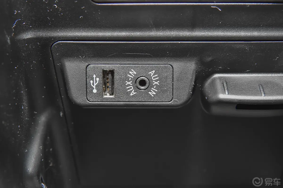 宝马X6xDrive35i 豪华型AUX接口