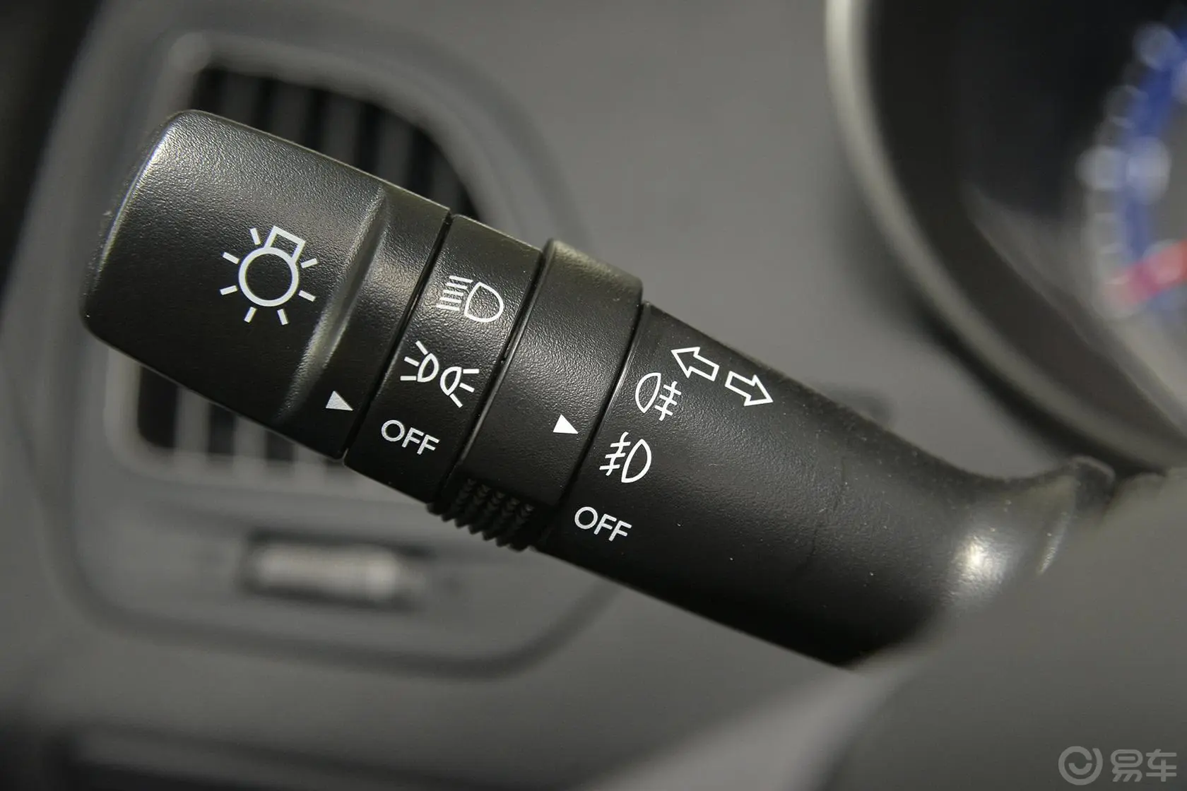 现代ix352.0L GL 自动 两驱 舒适型 国IV大灯远近光调节柄