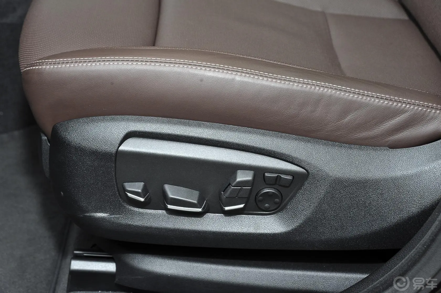 宝马5系GT528i 豪华型座椅调节键