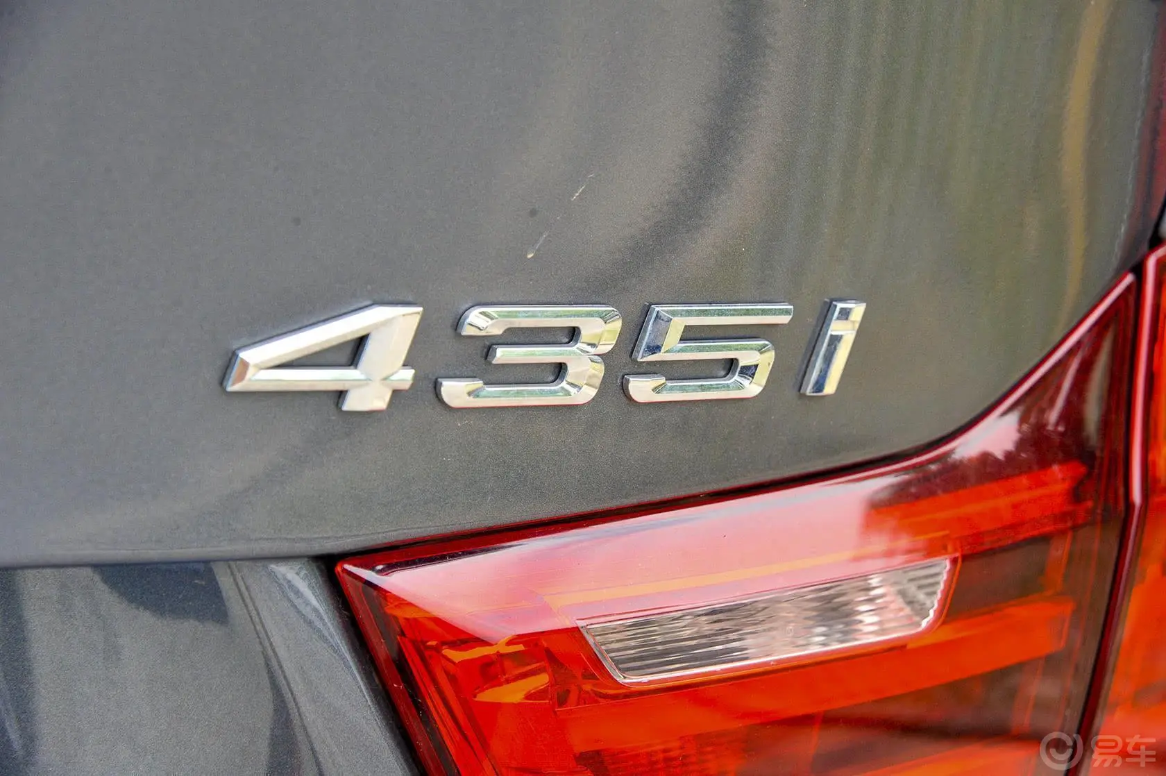 宝马4系双门轿跑车 435i xDrive 风尚设计套装尾标