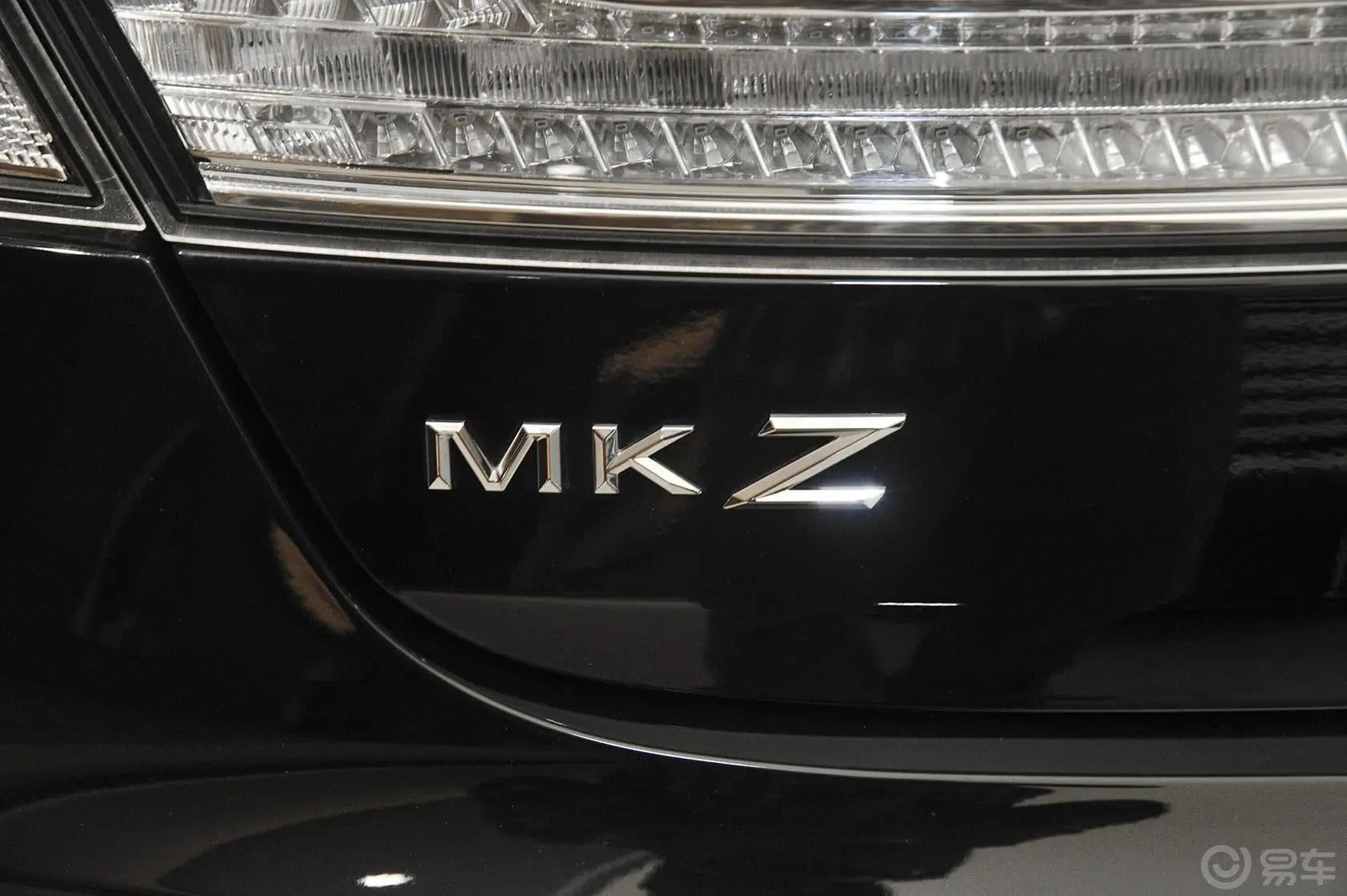 林肯MKZ2.0T 尊耀版尾标