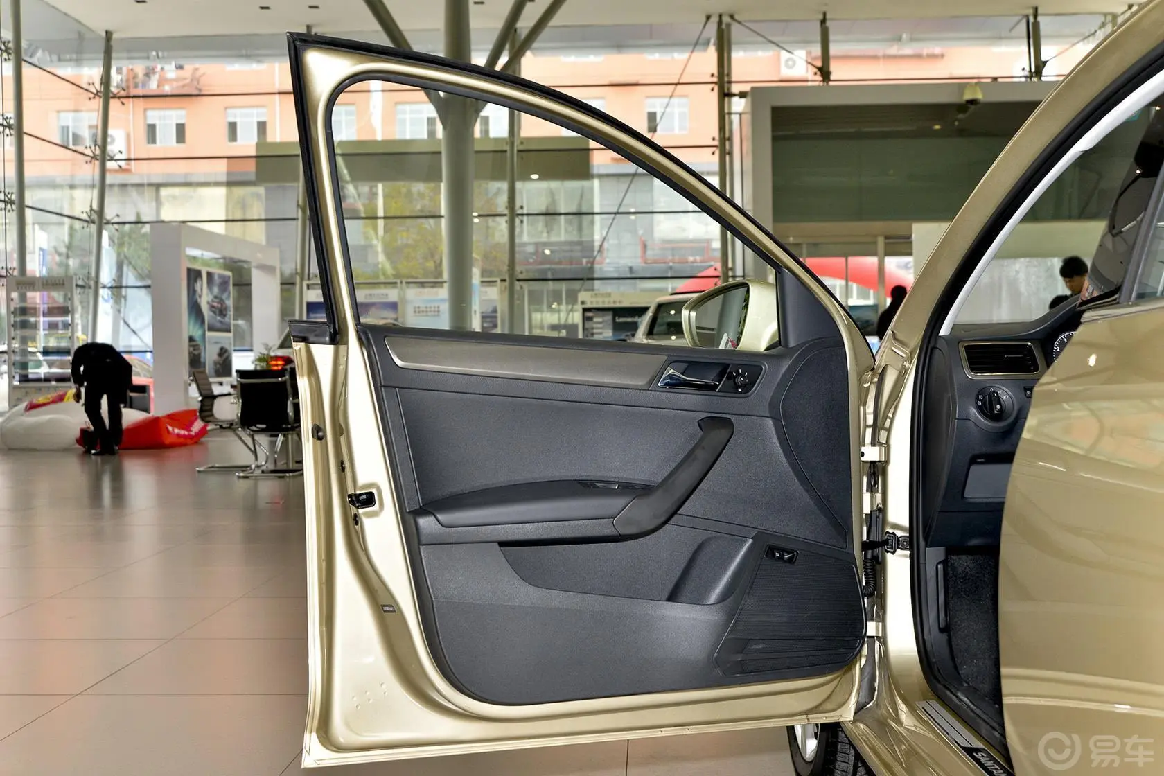 桑塔纳1.6L 手动 舒适版驾驶员侧车门内门板
