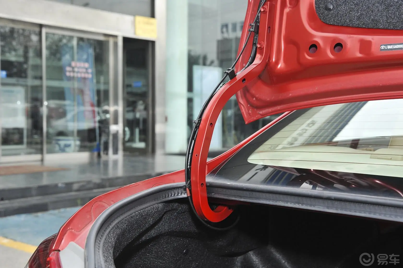 威驰1.5L 自动 智尊星光版行李厢支撑杆