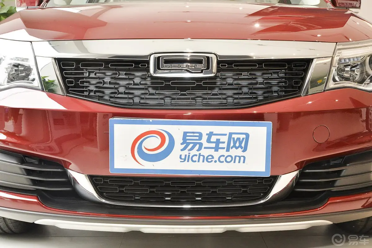 观致3都市SUV 1.6T 6速双离合 致臻型前格栅侧俯拍