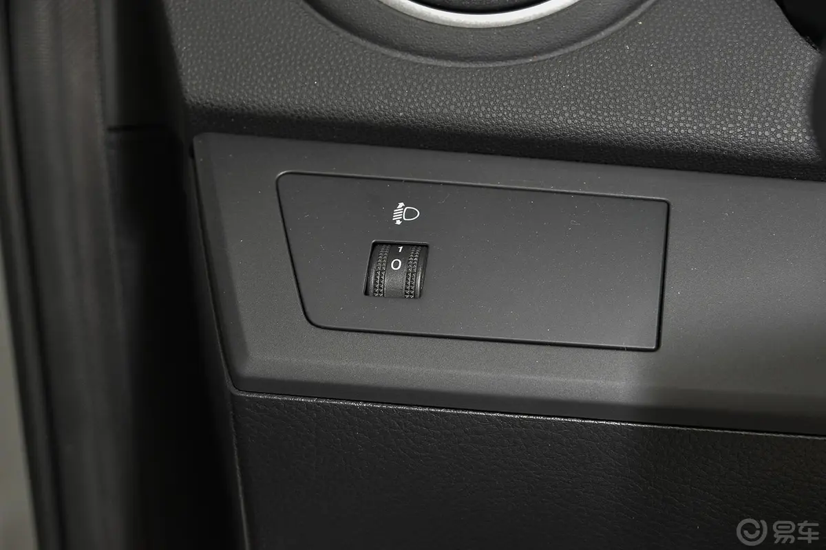马自达3 星骋三厢 1.6L 自动 舒适型大灯开关