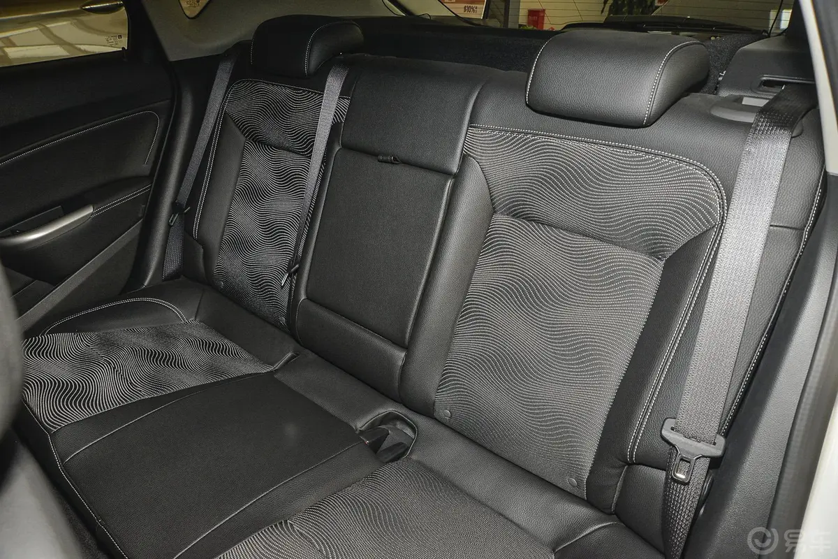 英朗XT 1.6L 自动 舒适版行李厢开口范围