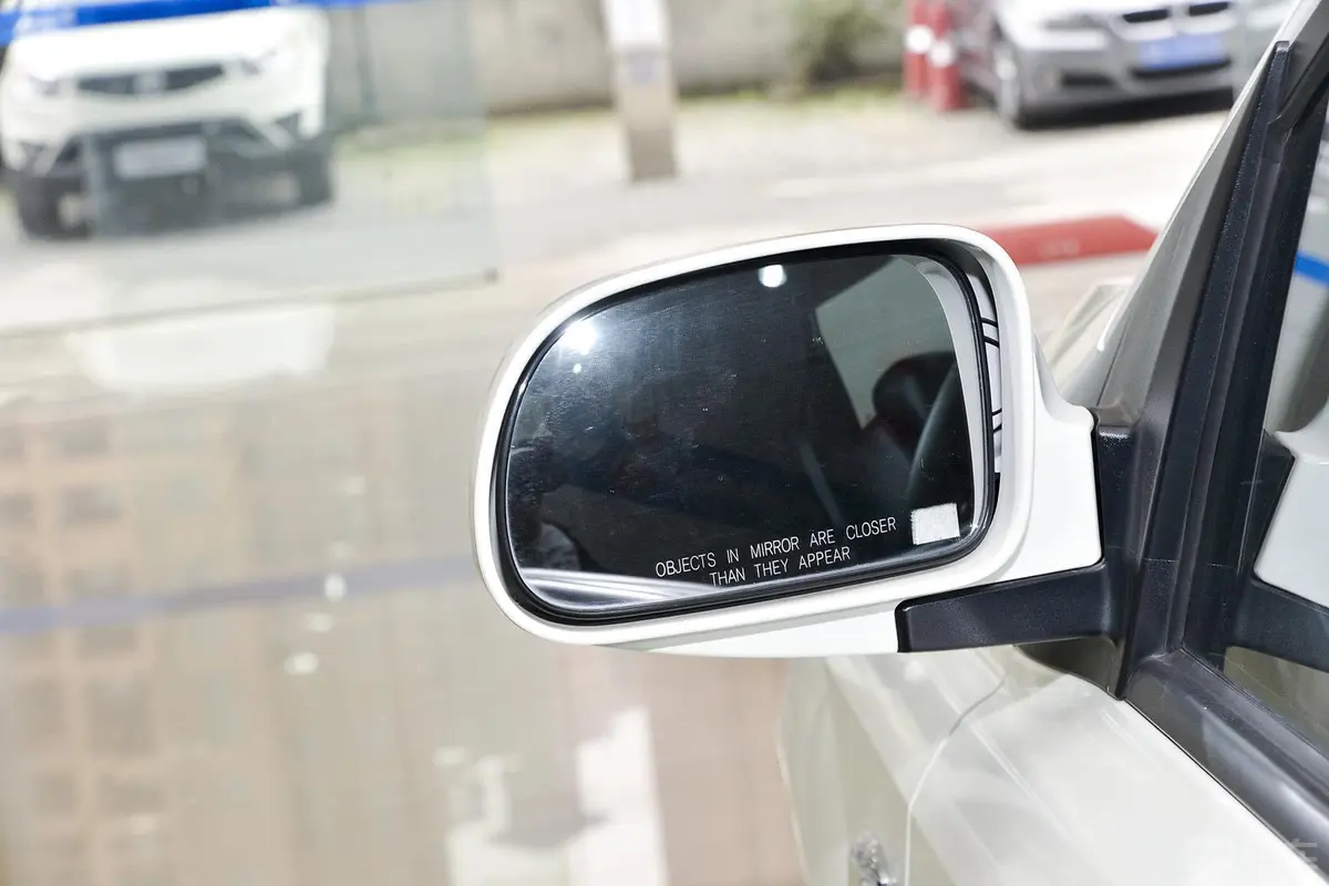 爱腾2.0T 柴油 四驱自动豪华版后视镜镜面（后）