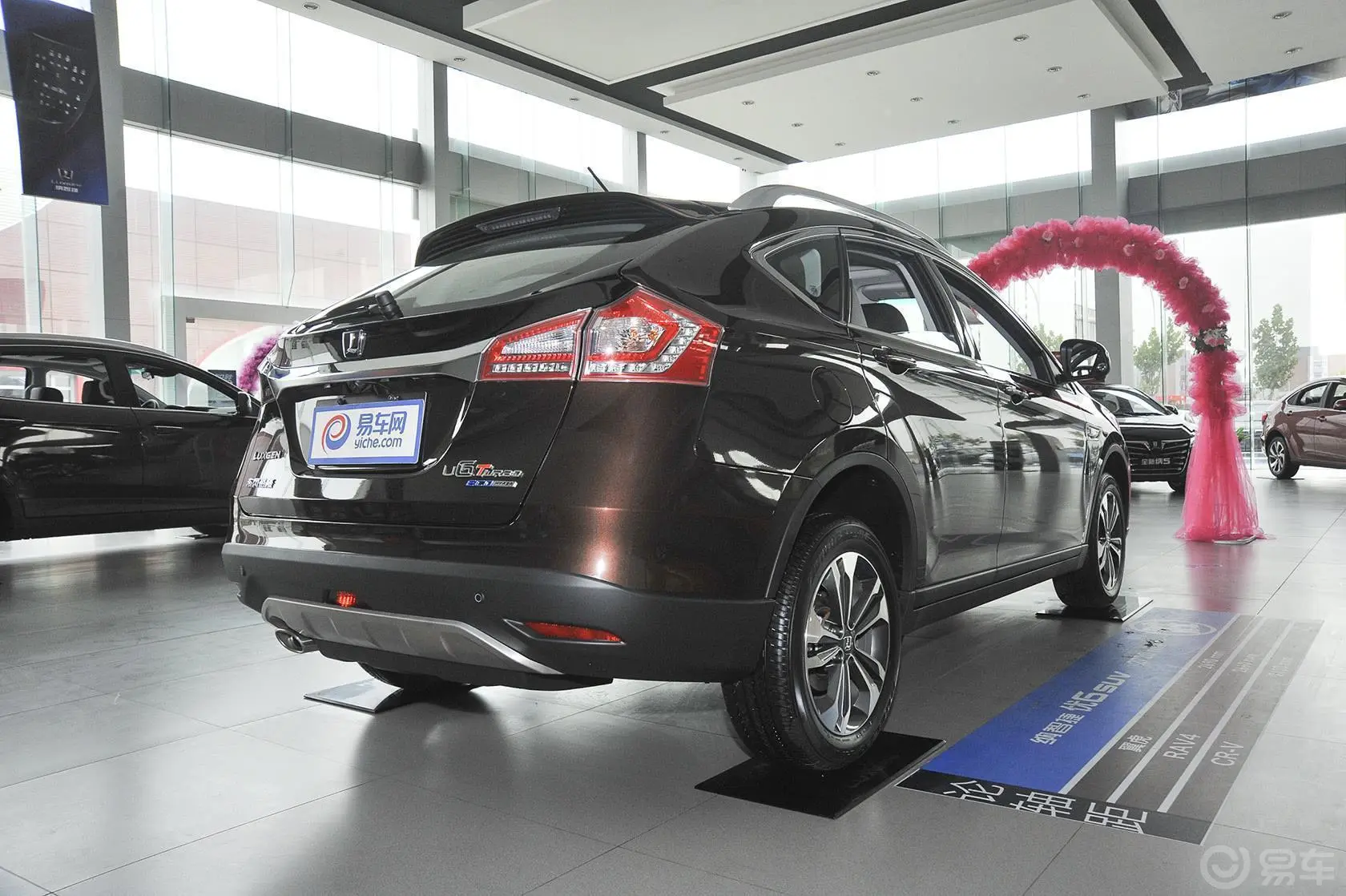 优6 SUV1.8T 智尊型侧后45度车头向右水平