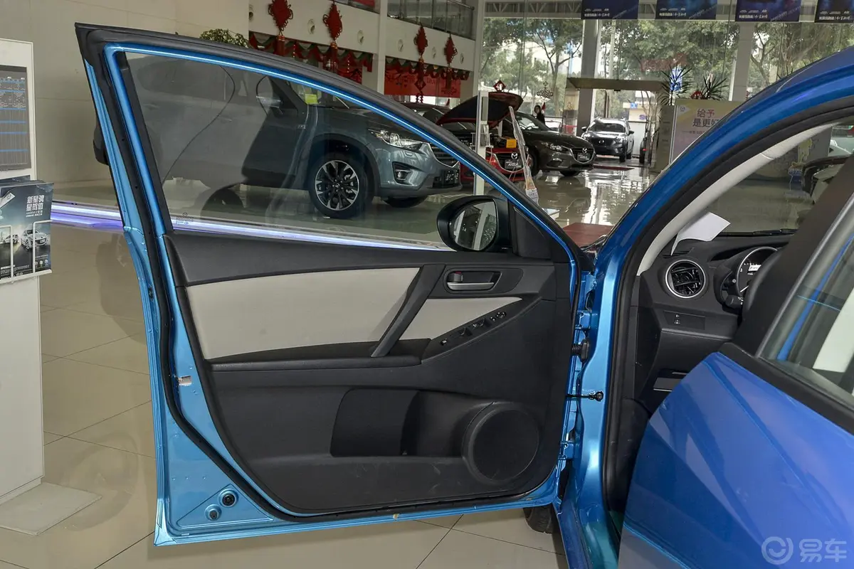 马自达3 星骋三厢 1.6L 手动 舒适型驾驶员侧车门内门板