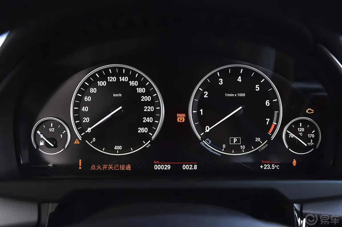 宝马X6xDrive35i 豪华型仪表盘背光显示