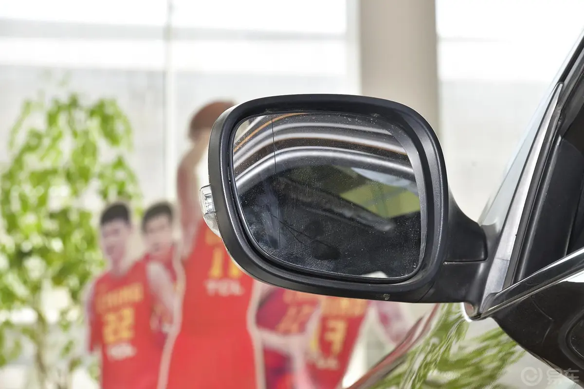 中华V51.5T 自动 两驱 豪华型后视镜镜面（后）