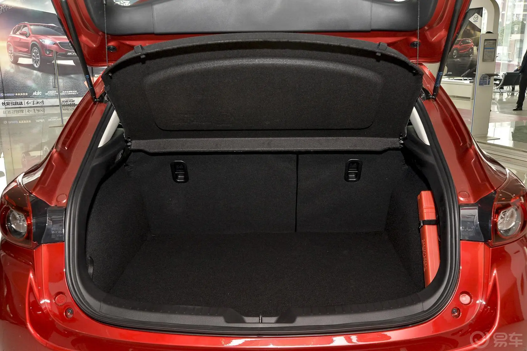 马自达3 昂克赛拉两厢 2.0L 自动 旗舰型行李箱空间