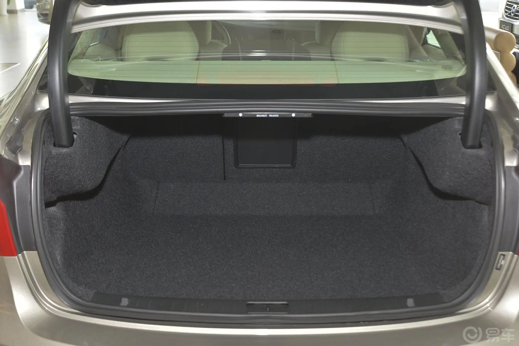 沃尔沃S602.0T 手自一体 智远版行李箱空间