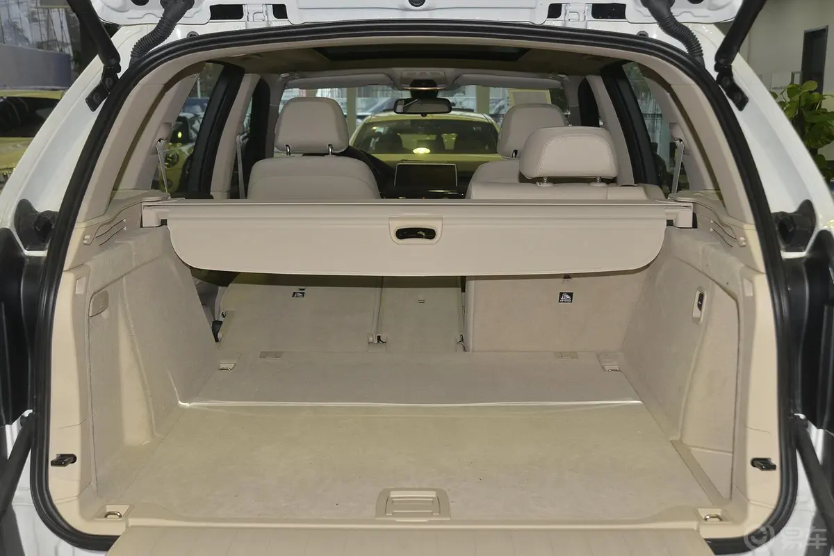 宝马X5(进口)xDrive35i 领先型行李箱空间（后排左放倒）