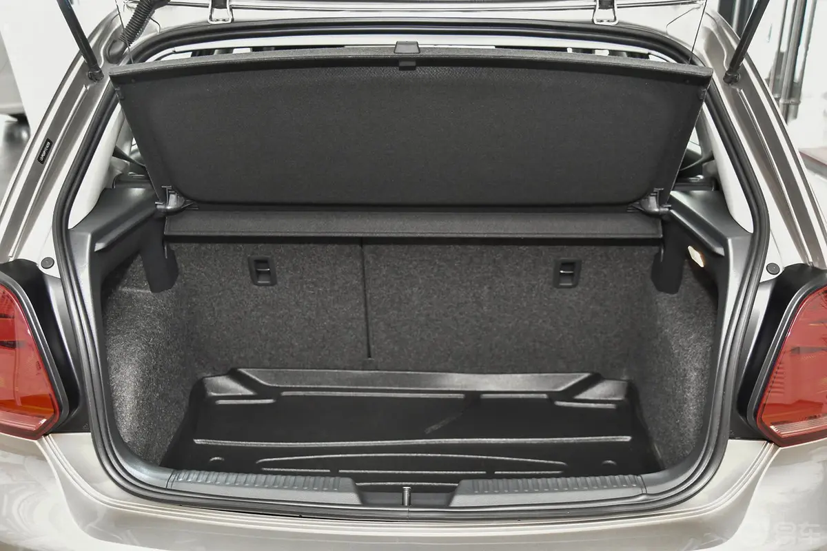 Polo1.6L 手动 舒适版行李箱空间