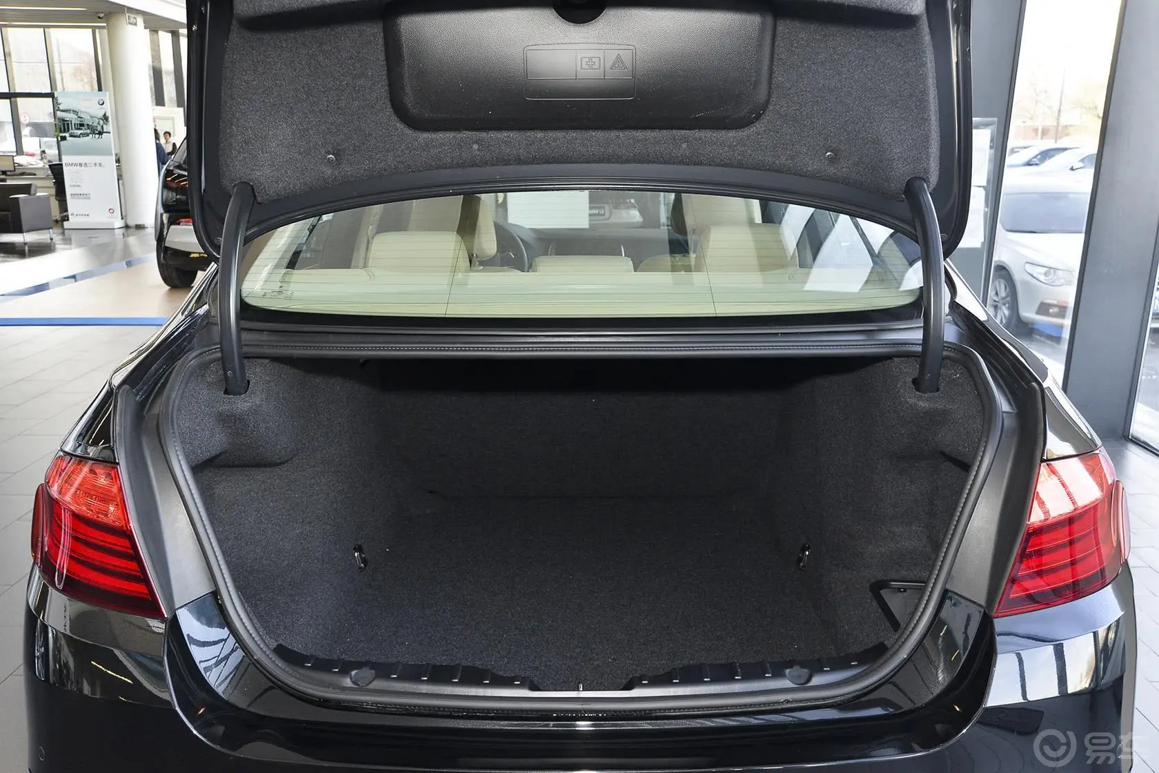 宝马5系(进口)535i xDrive M运动型行李箱空间