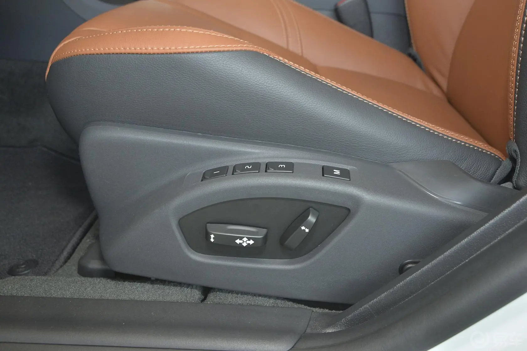 沃尔沃V60T5 智雅版座椅调节键