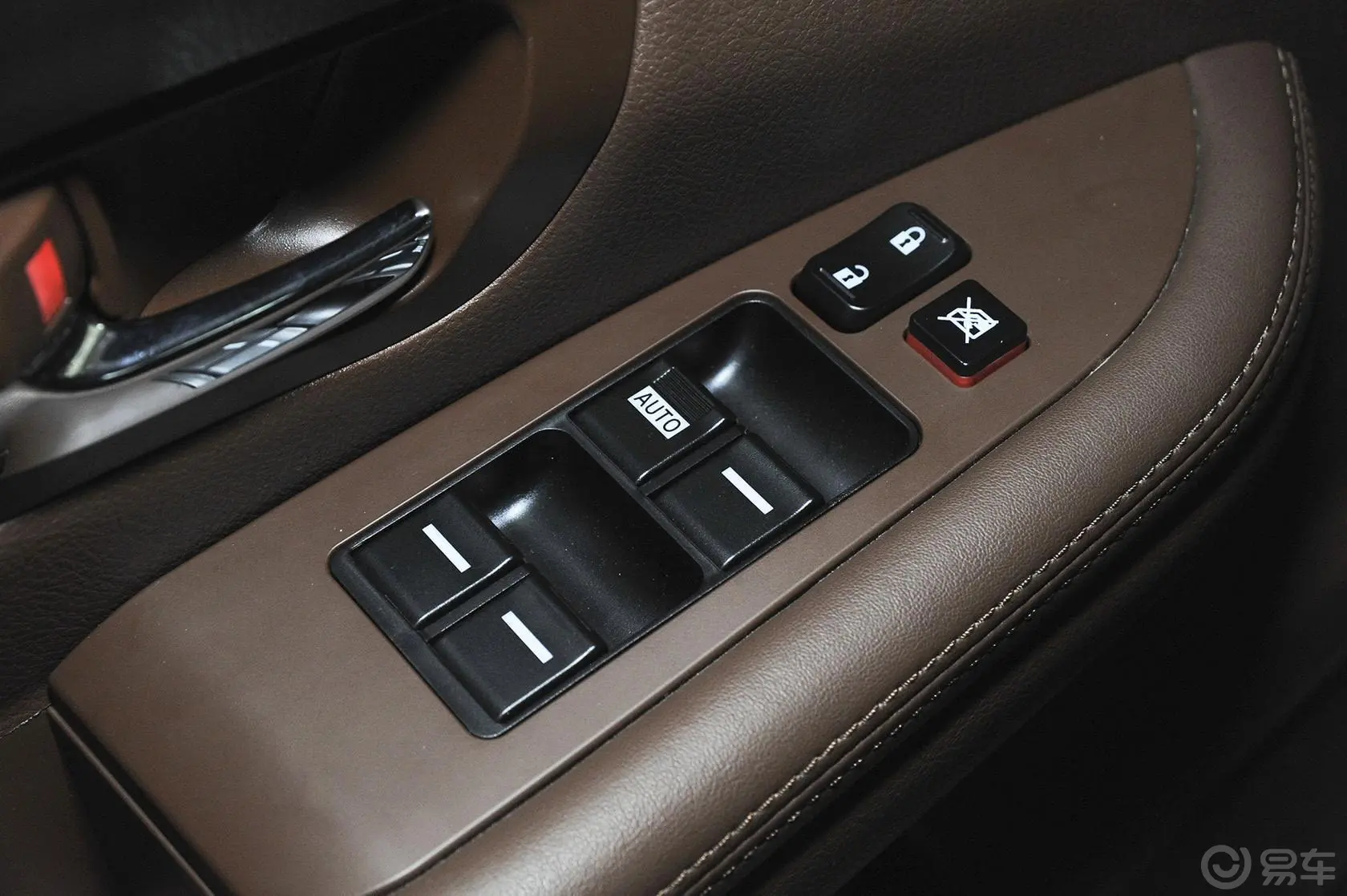 比亚迪S61.5TI 手动 尊贵版 5座车窗升降键