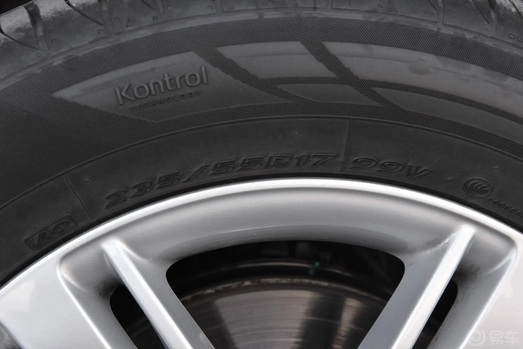 奥迪Q335 TFSI 舒适型轮胎规格