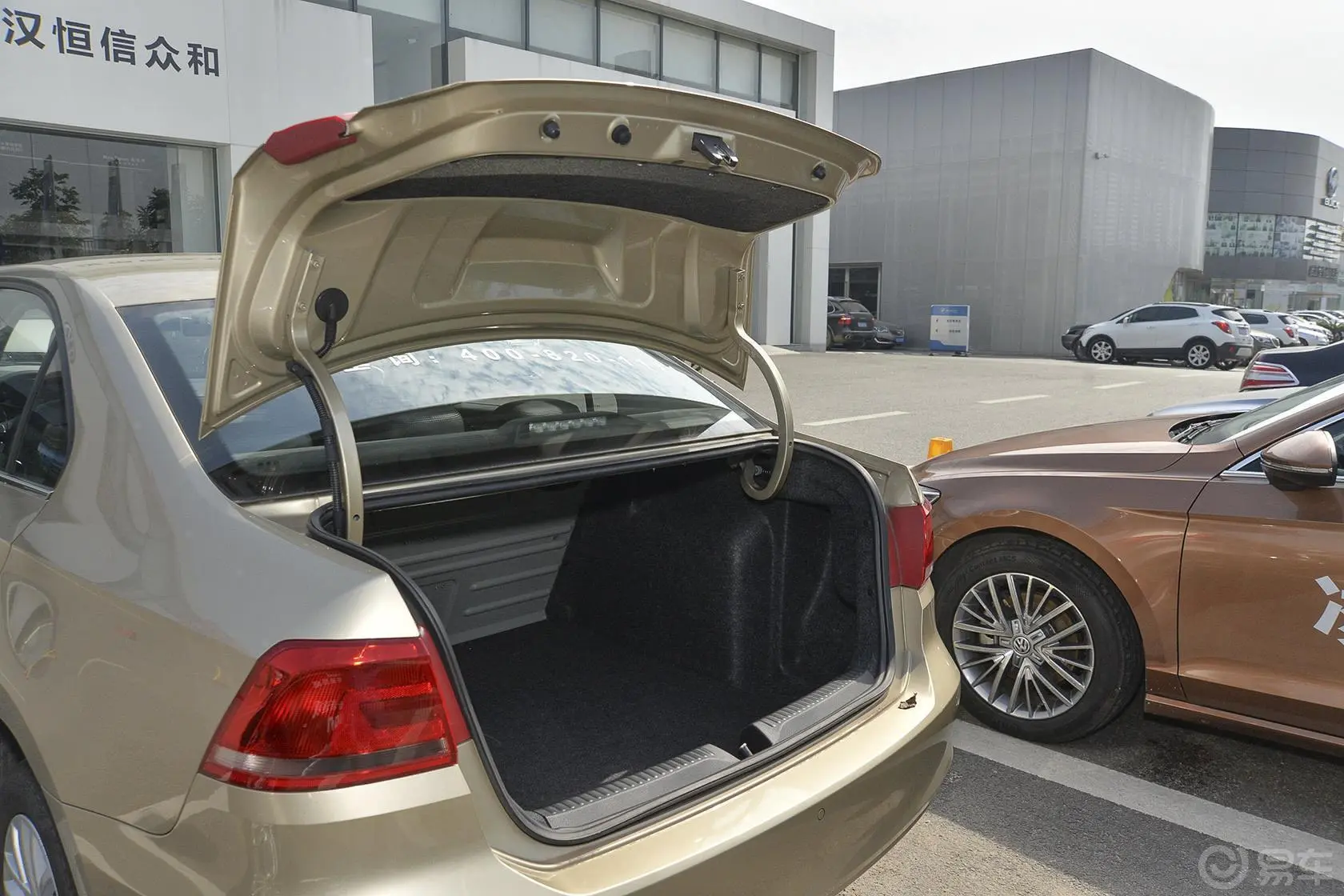 桑塔纳1.6L 自动 豪华版行李厢开口范围