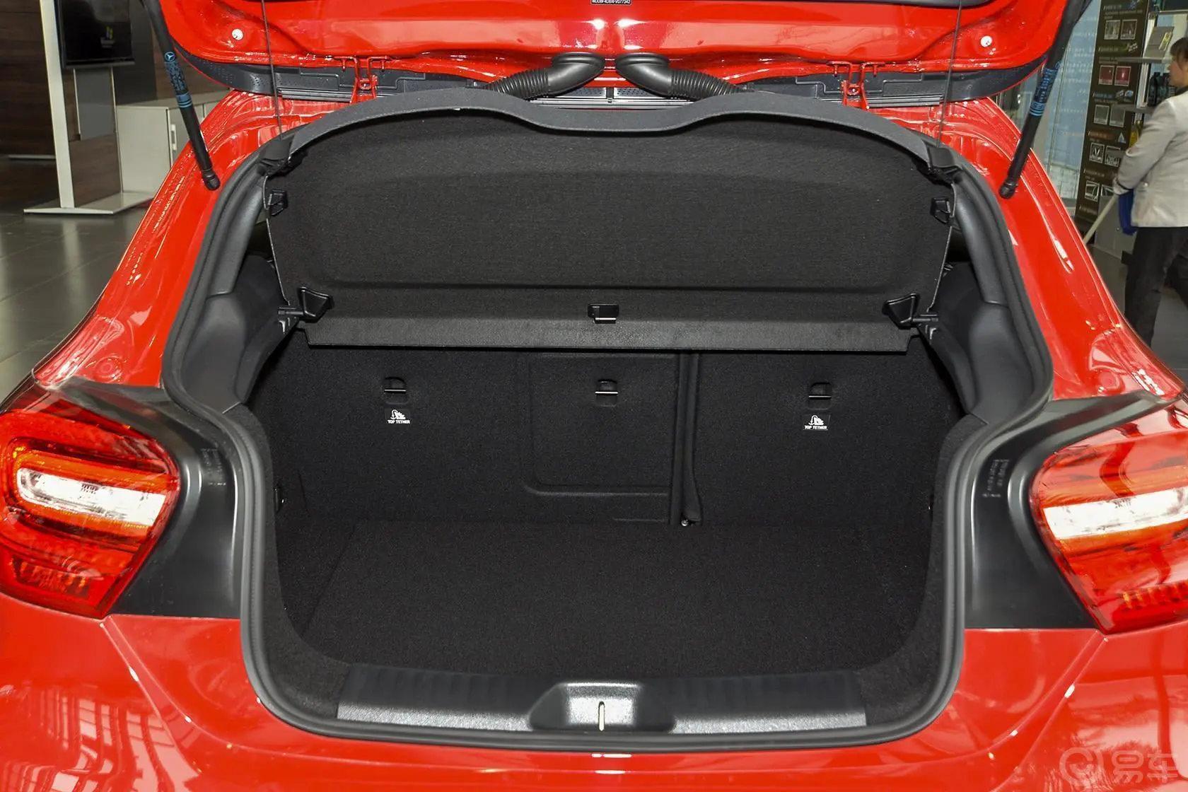 奔驰A级(进口)A 200 限量运动版行李箱空间