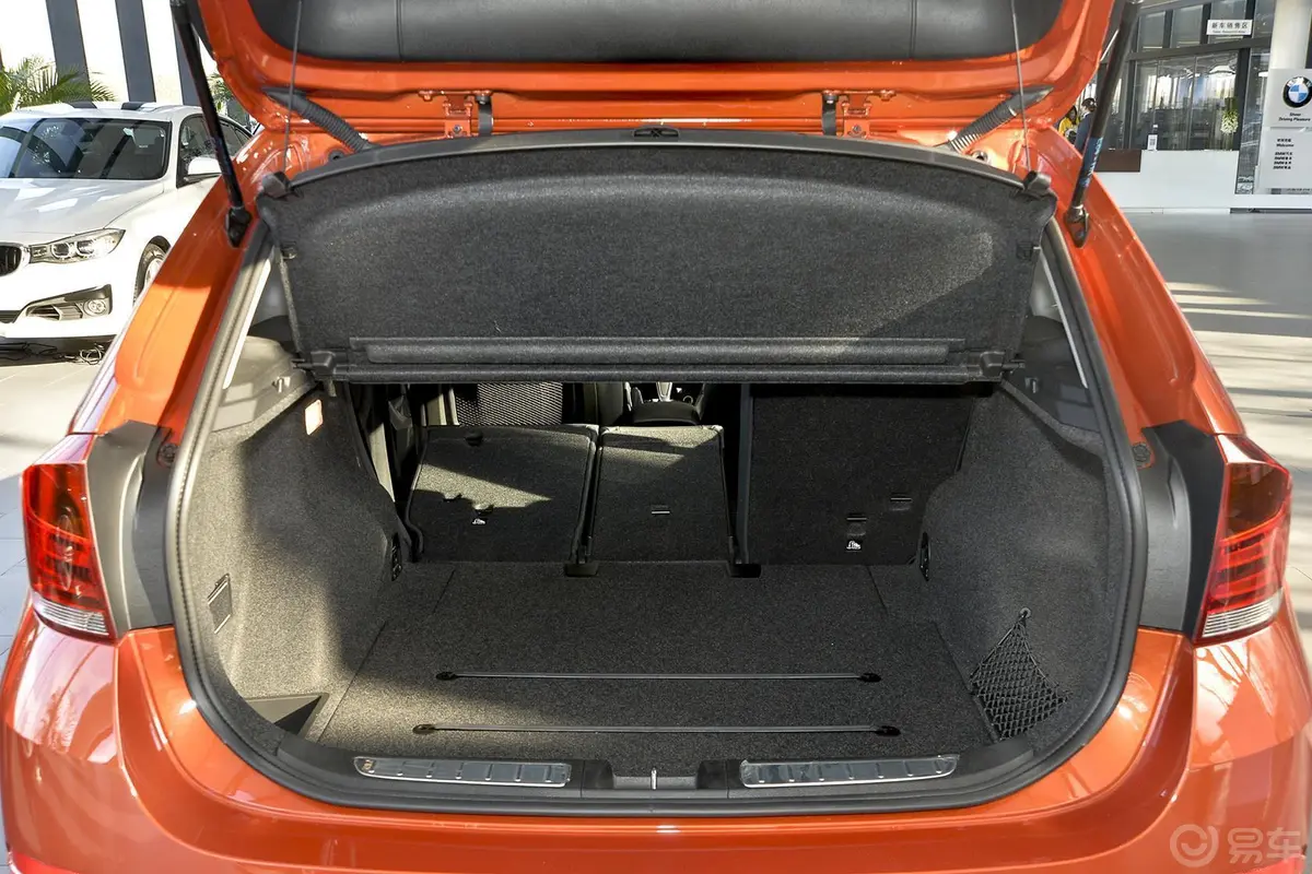 宝马X1xDrive20i X设计套装行李箱空间（后排左放倒）