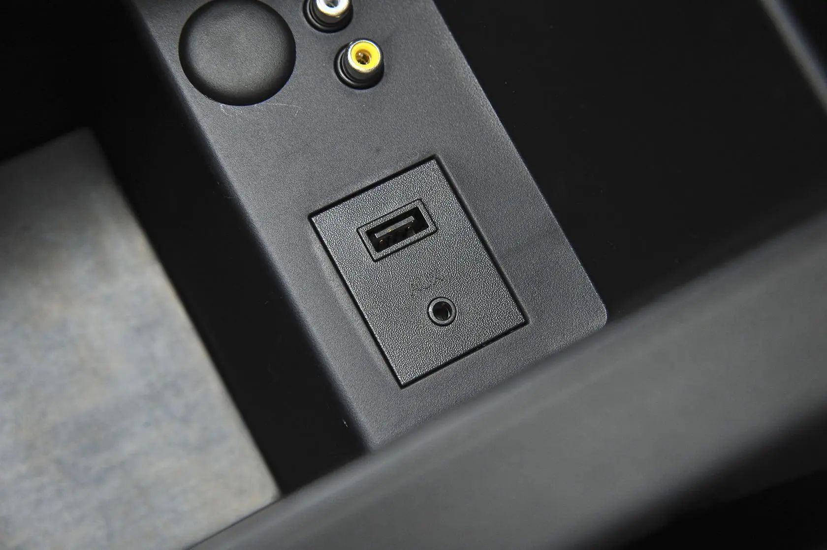 优6 SUV1.8T 时尚升级型USB接口