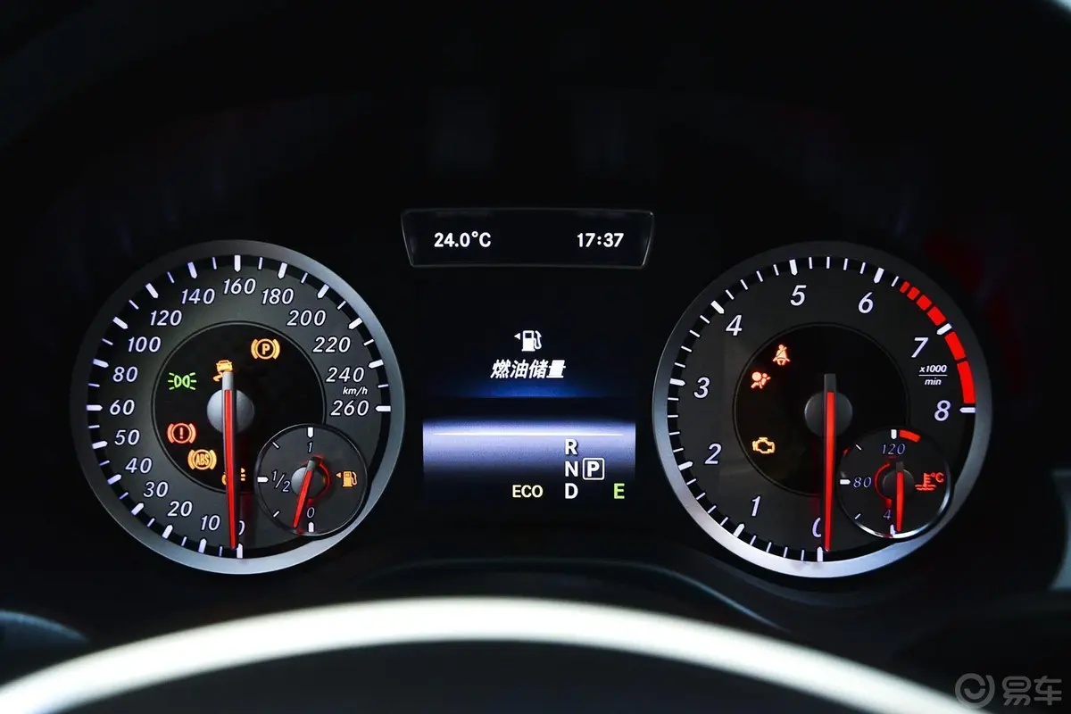 奔驰A级(进口)A 200 限量运动版仪表盘背光显示