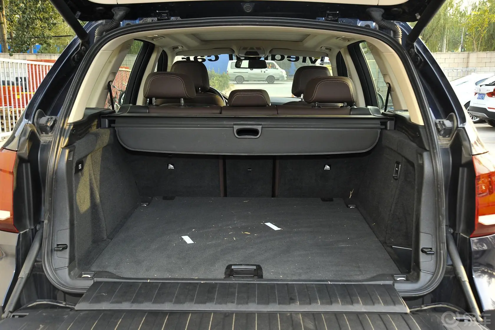 宝马X5(进口)xDrive35i 领先型行李箱空间