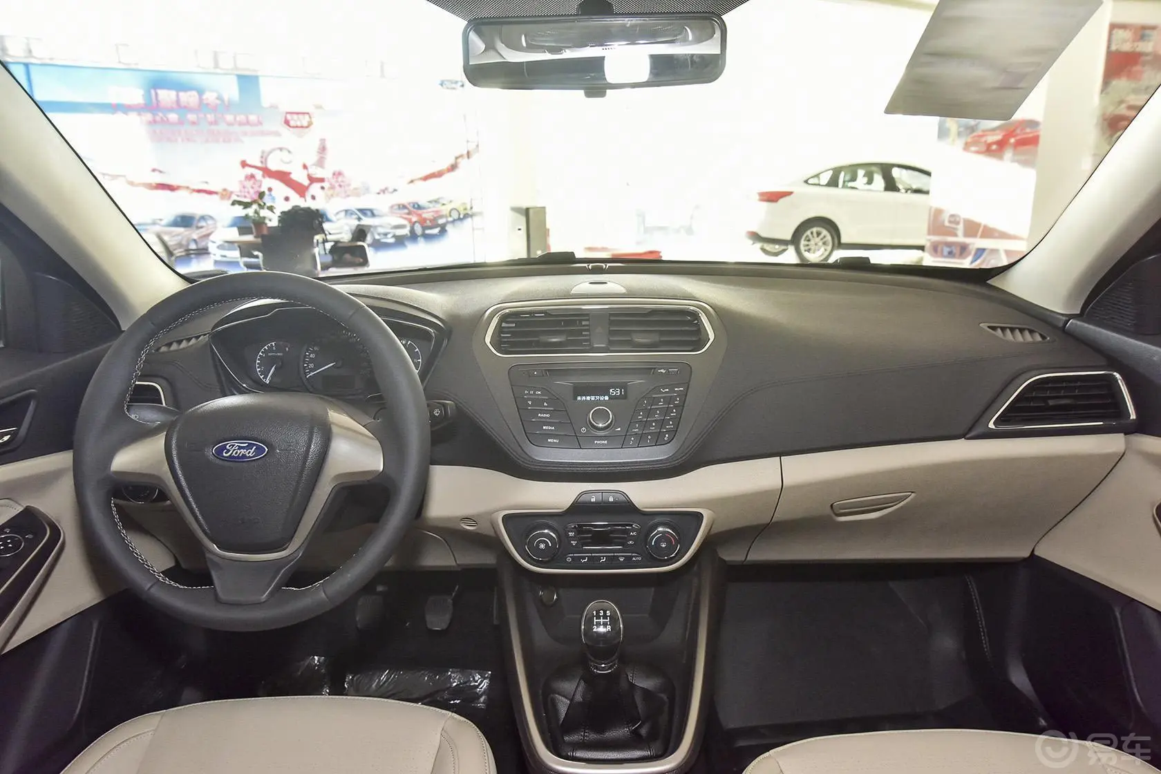 福睿斯1.5L 手动舒适型前排车顶中央控制区