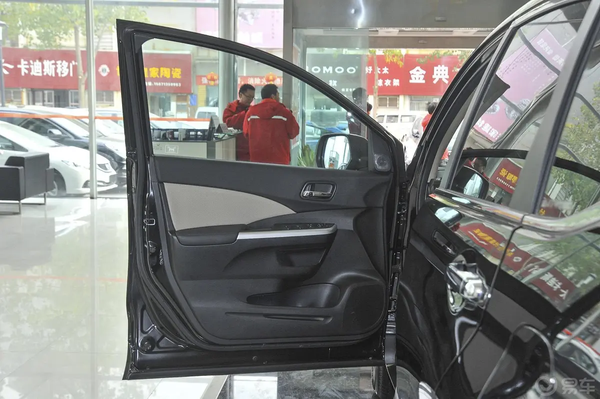 本田CR-V2.4L 两驱 豪华版驾驶员侧车门内门板