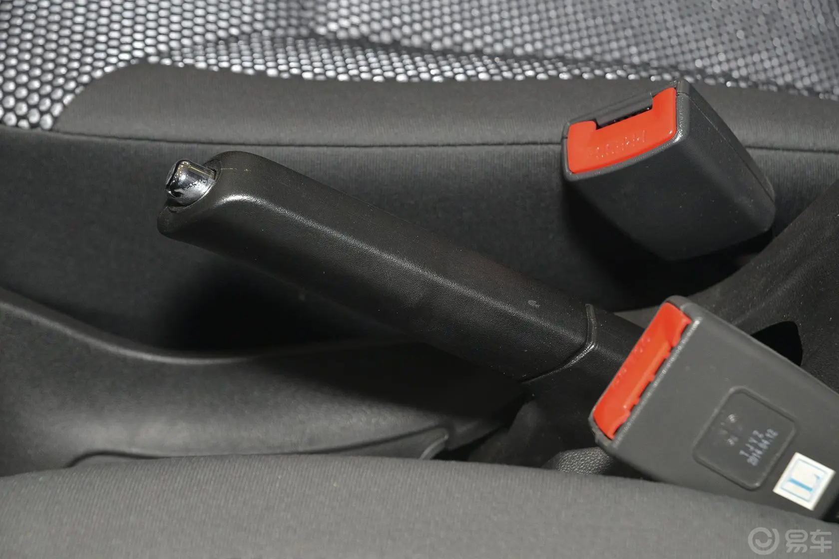 夏利N71.3L 手动 运动豪华型驻车制动（手刹，电子，脚刹）